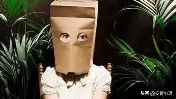 每次社交场合都很不自在,社交恐惧症脸红不自在怎么治疗