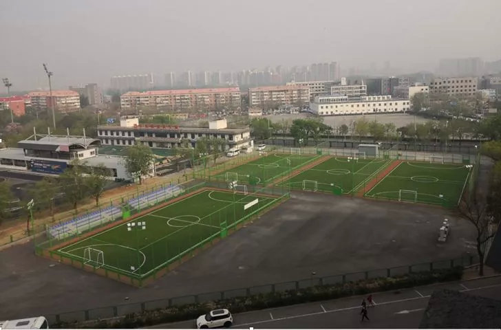 【FENG闻】想去踢球吗?这儿新建了8块笼式足球场!