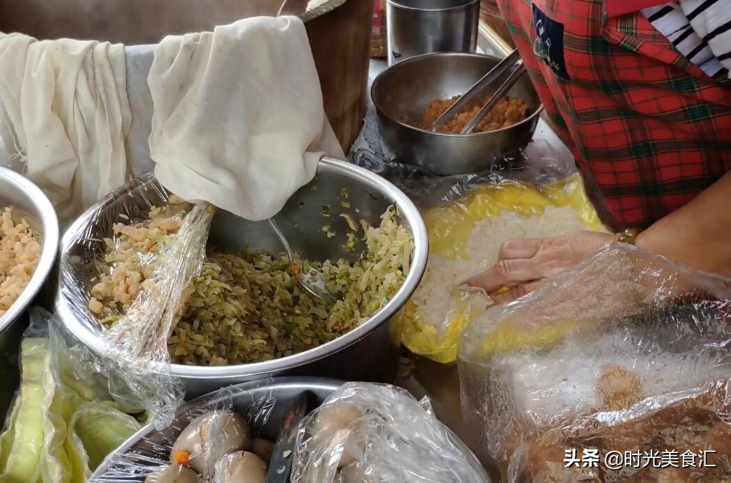 七旬老太太做包子,上海最老的粢饭团
