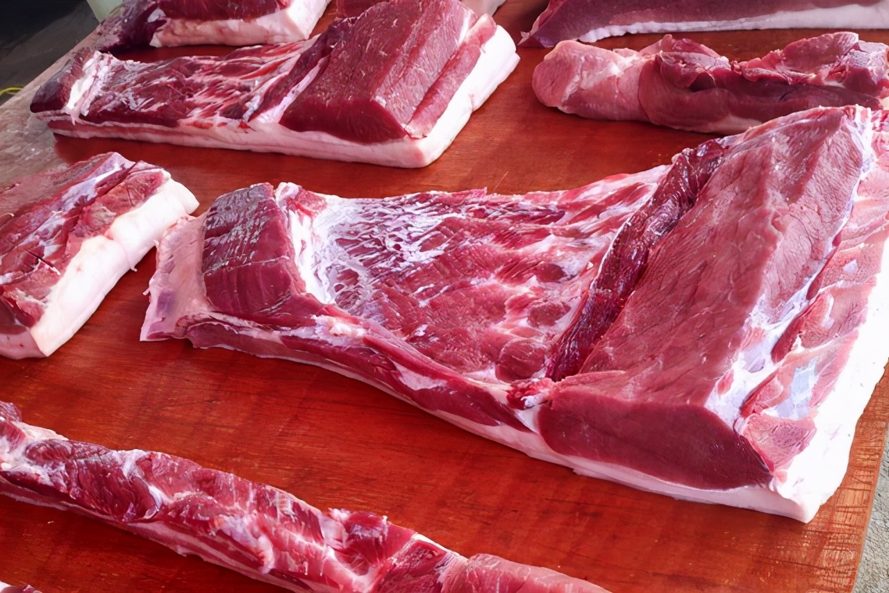 猪肉有一股尿骚味一般人吃不出来,才买的猪肉遇热就有一股怪味