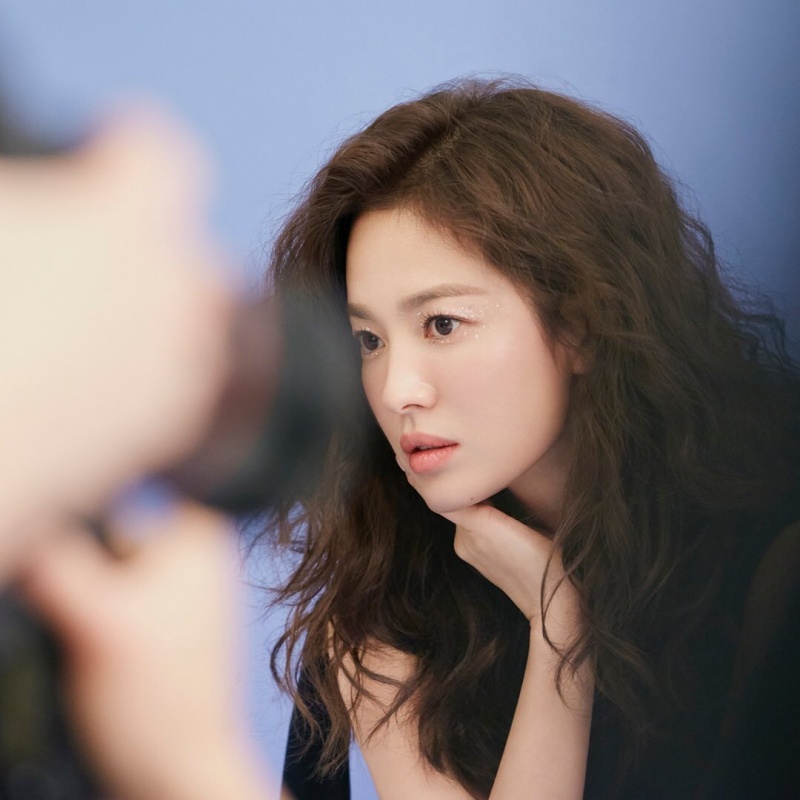 宋慧乔浪漫满屋斜马尾,宋慧乔长发卷发造型