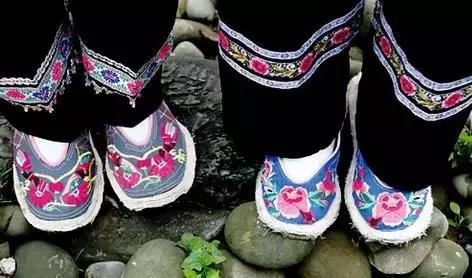 各种各样的手工绣花鞋,手工复古绣花鞋