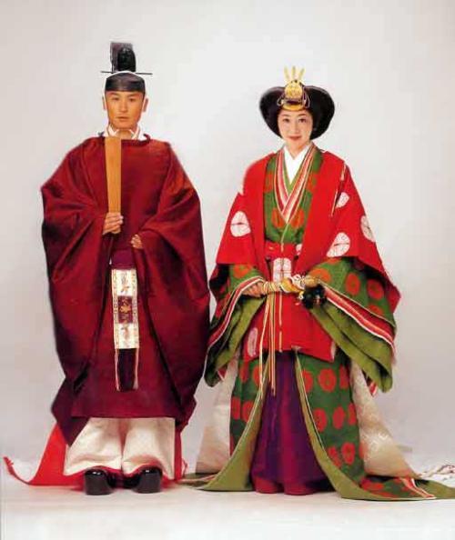 为什么日本和服后面有蝴蝶结,日本和服背后的被子