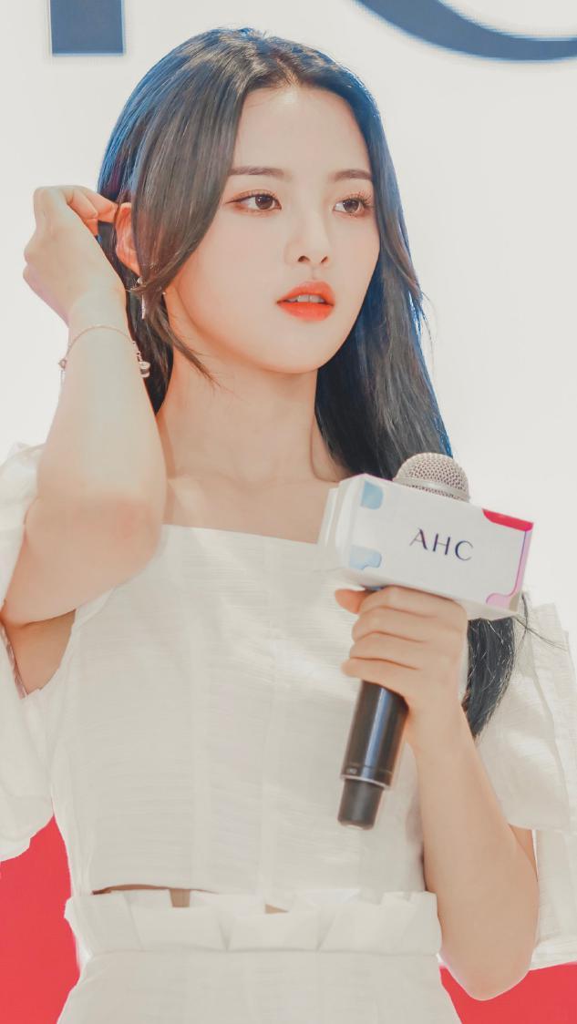 圆脸女生适合啥发型?李兰迪锁骨发、杨超越长卷发,自己看不解释