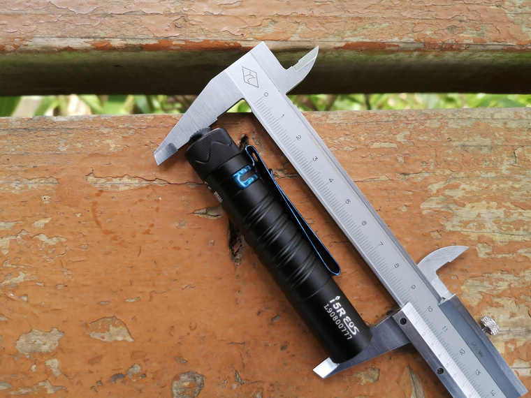 olight傲雷baldrs小型强光战术手电,我就是与众不同女声完整版