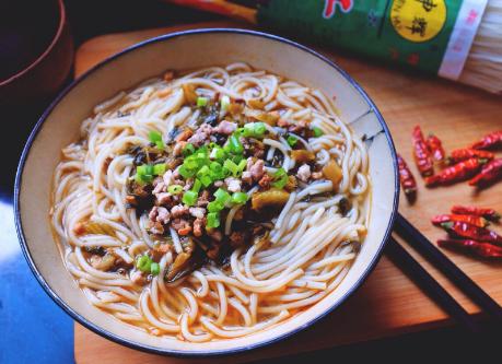 米线一天要卖多少碗才赚钱,一碗米线利润有多少