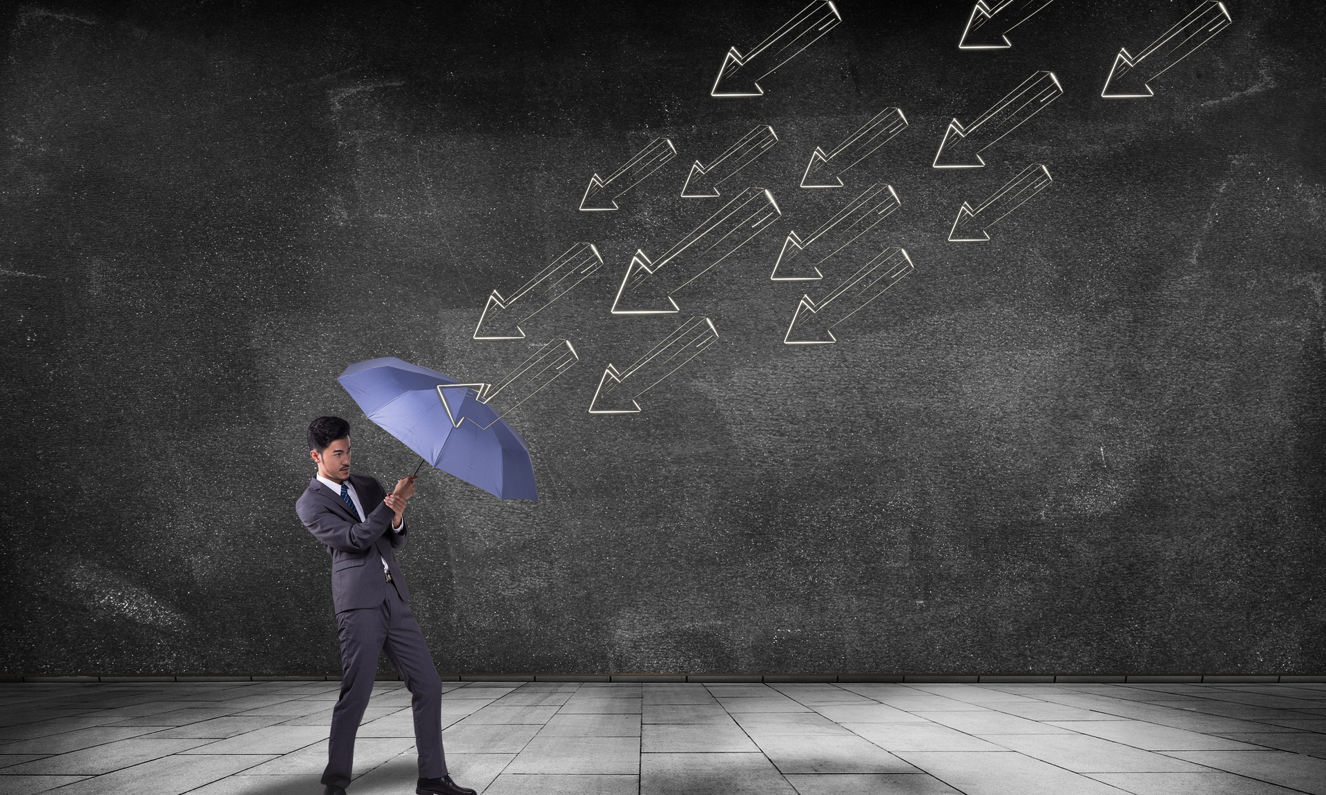 “老子上面有人！”，面对不服管理的“关系户”怎么办？捧杀他