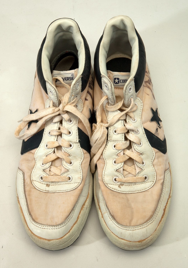 一双鞋能换北京二环一套房！这些「真天价鞋」你肯定没见过