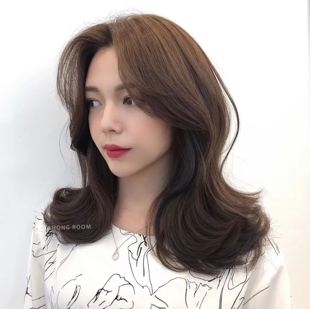 中长发锁骨发烫发中卷,初恋锁骨发中长发烫发