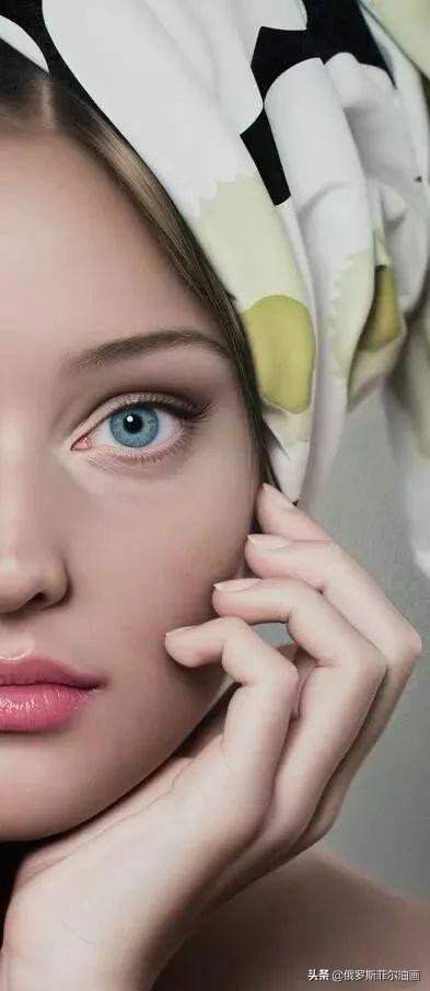 美女画家画美女，怎么看怎么美，看着她的画呼吸都要停滞了