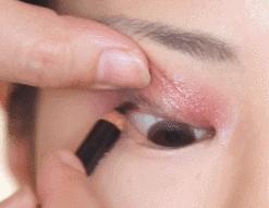 眼线画对眼睛有伤害吗,画眼线显得对眼