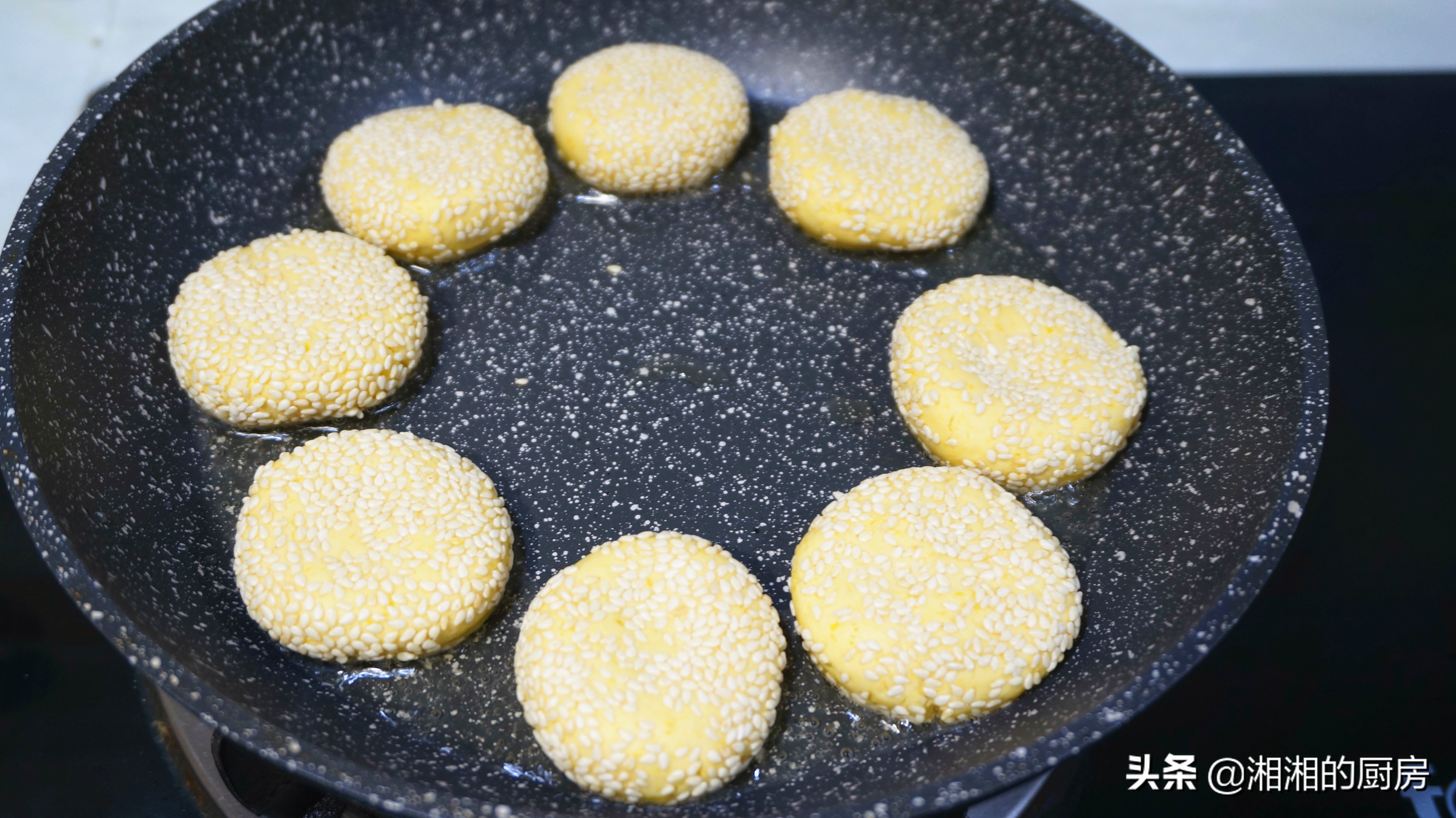 南瓜饼怎么做不粘手,为什么做南瓜饼时总是粘手