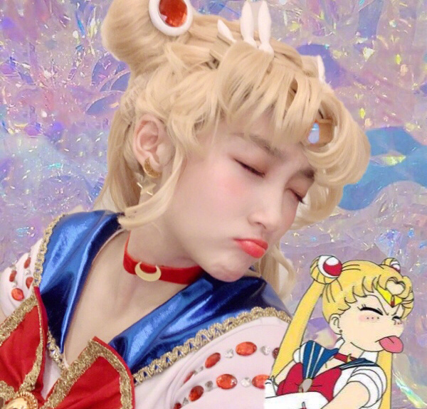 关晓彤穿灰色堆堆袜,关晓彤穿白色中筒袜