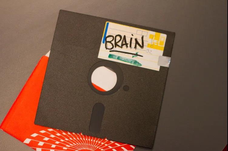 自杀还是谋杀?“传奇程序员”McAfee死于狱中,曾留下神秘推文