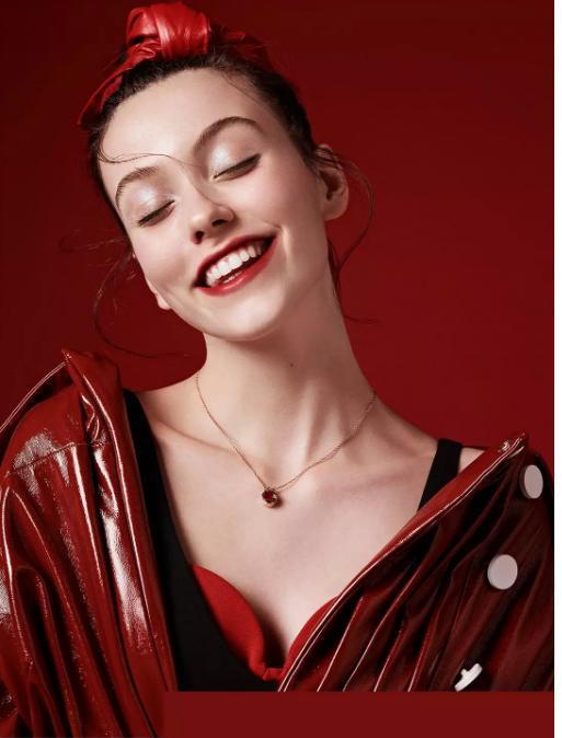 戒指戴素圈好还是有装饰的好,戒指缩圈