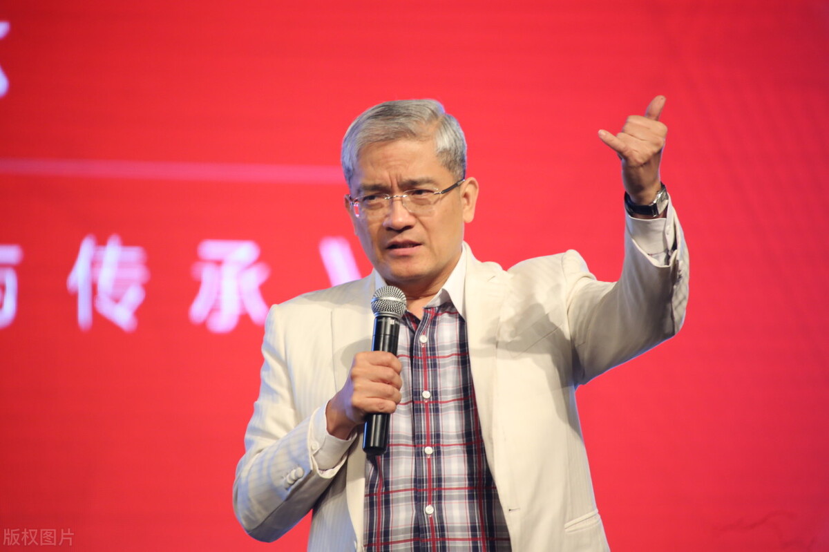 金口玉言的郎监管、私生活混乱的教授，*咸平郎**一手好牌打烂并不冤