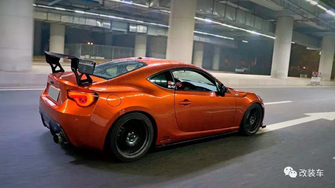 丰田86轮毂装18寸还是17寸好,丰田86加宽体