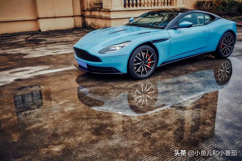 阿斯顿马丁db11引擎盖怎么打开,阿斯顿马丁db11和保时捷911