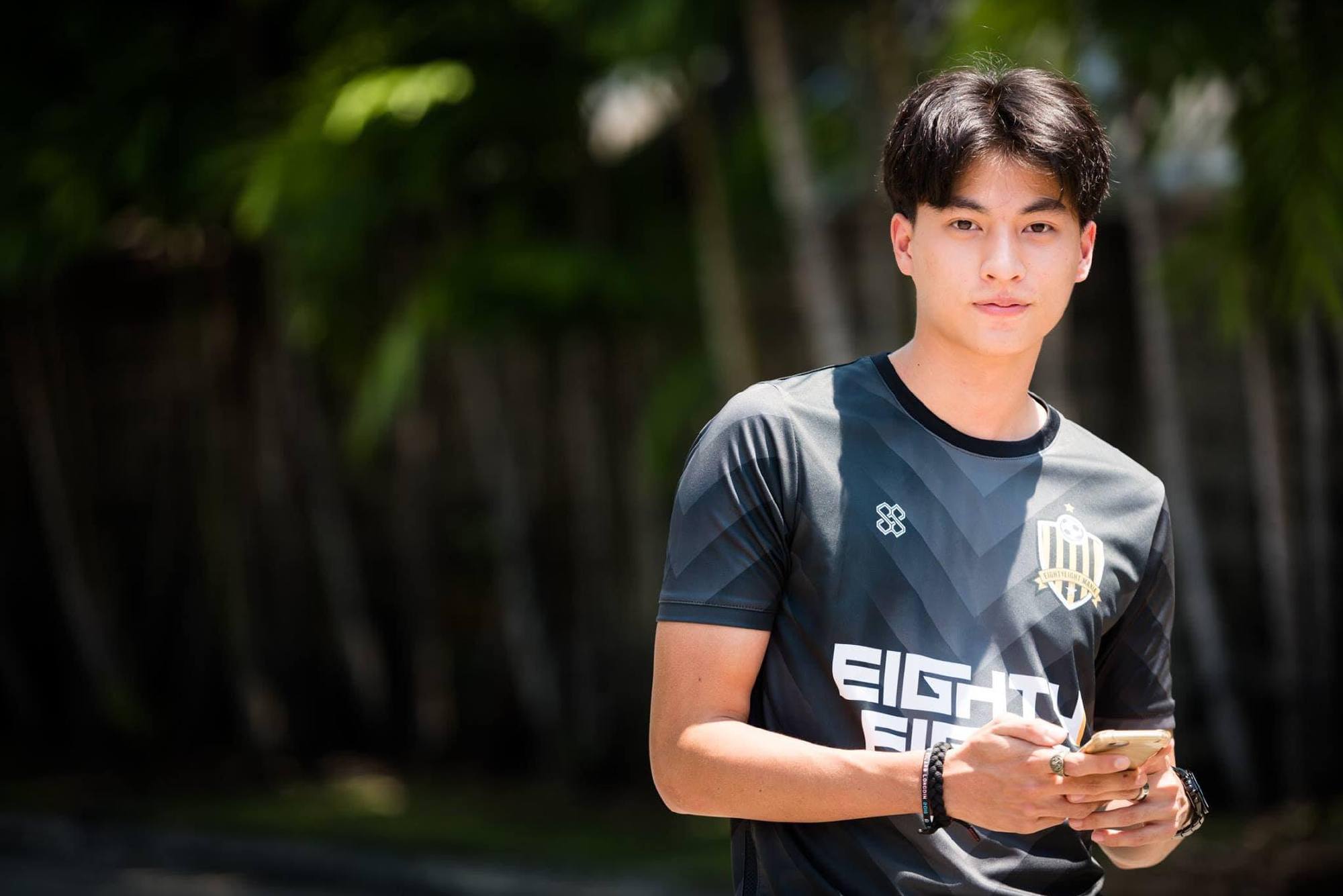 足球少年糕卡娜：热爱足球的他快乐无比