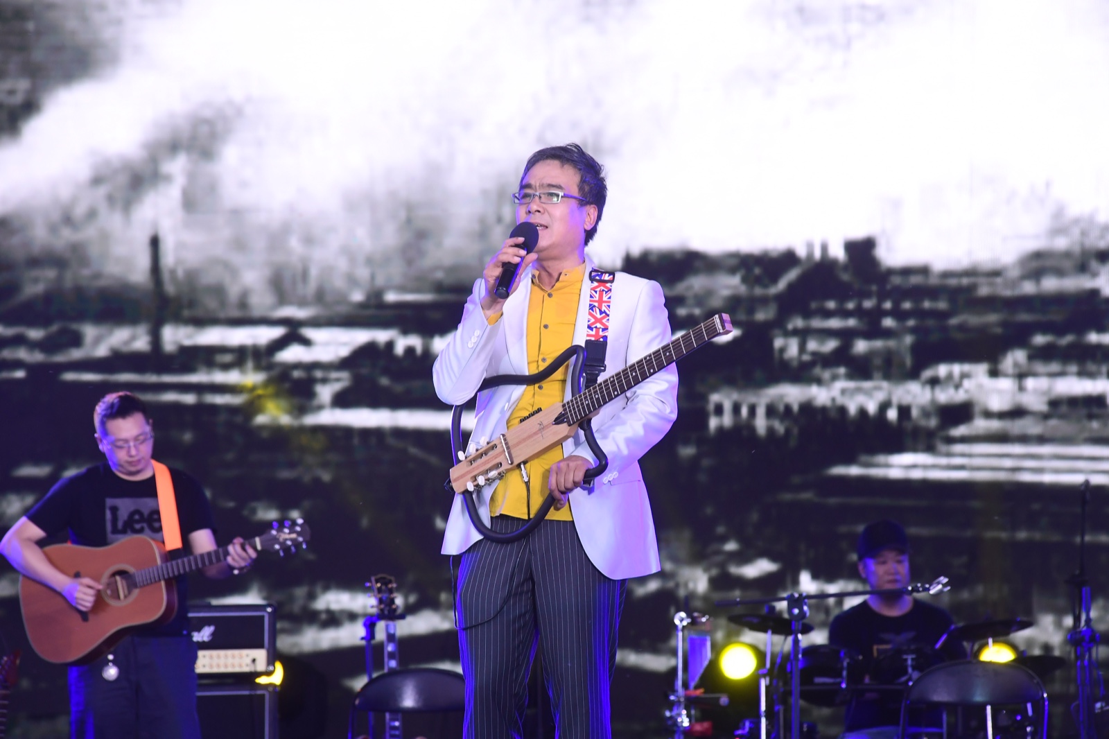 他用音符谱写出家乡的歌谣，来听——葛巍原创作品吉他演唱会