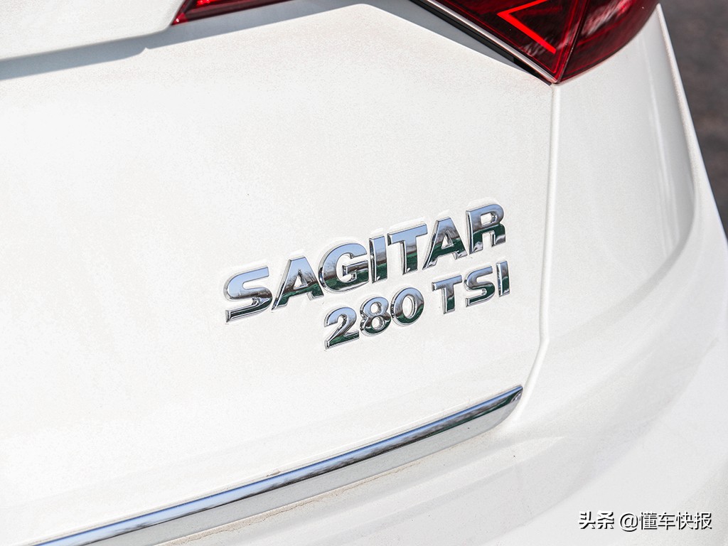 速腾豪华版和卓越的区别,速腾的豪华感