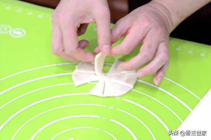 自然开花奶香开花馒头教程全过程,双层玫瑰花馒头教程全过程