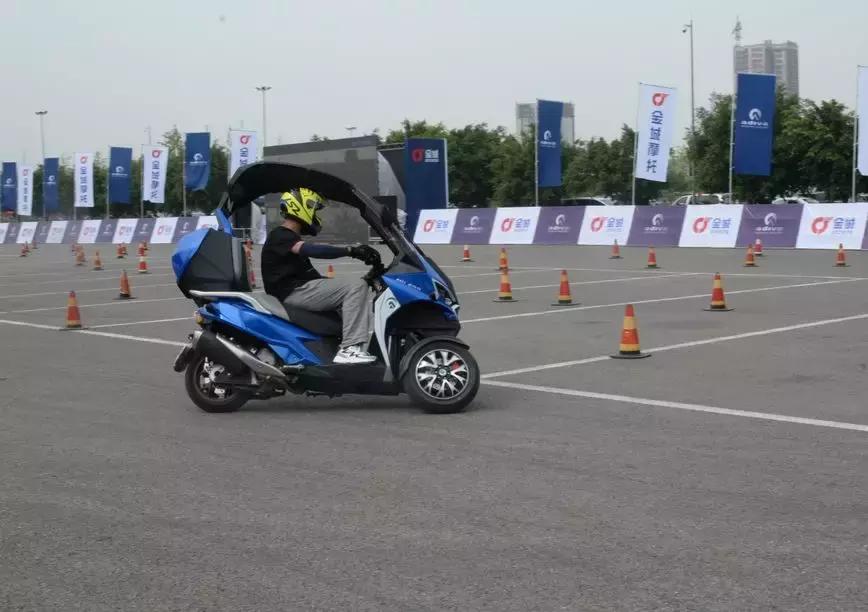 2.78万ADIVAAJ201欧系运动踏板首发！金城旗下多款车型试驾