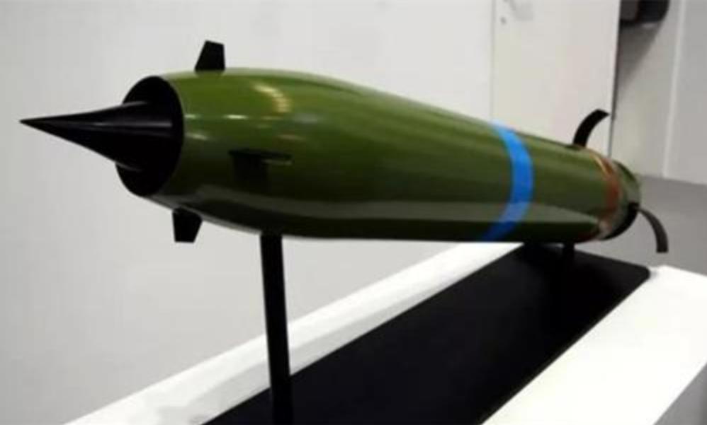 美军高超音速导弹威力,美国超级大炮击败东风导弹