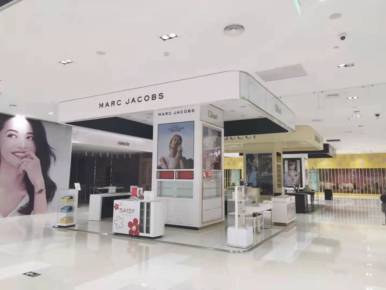 缇ゅ厜骞垮満闂簵,鎴愰兘iphone缇ゅ厜骞垮満