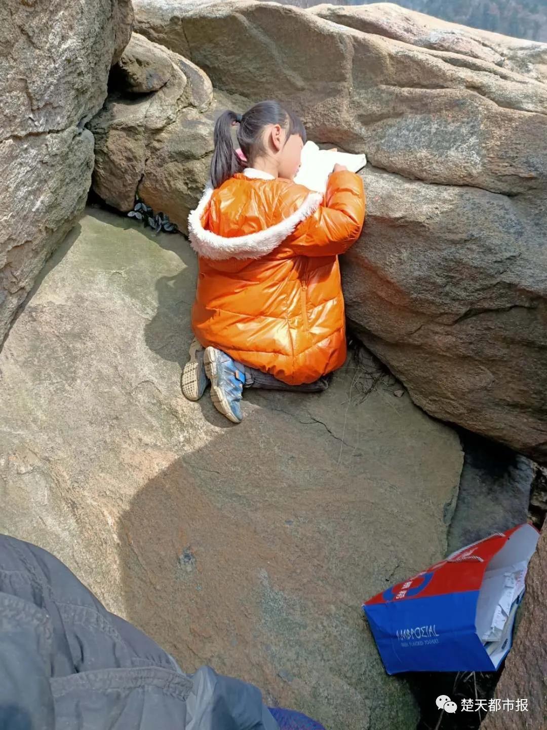 妗堟澘涓嬩笂缃戣,妗堟澘涓嬩笂缃戣鐨勫皬濂冲