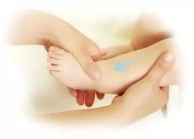 10-12个月宝宝抚触操教学,7-9个月婴儿抚触按摩教程