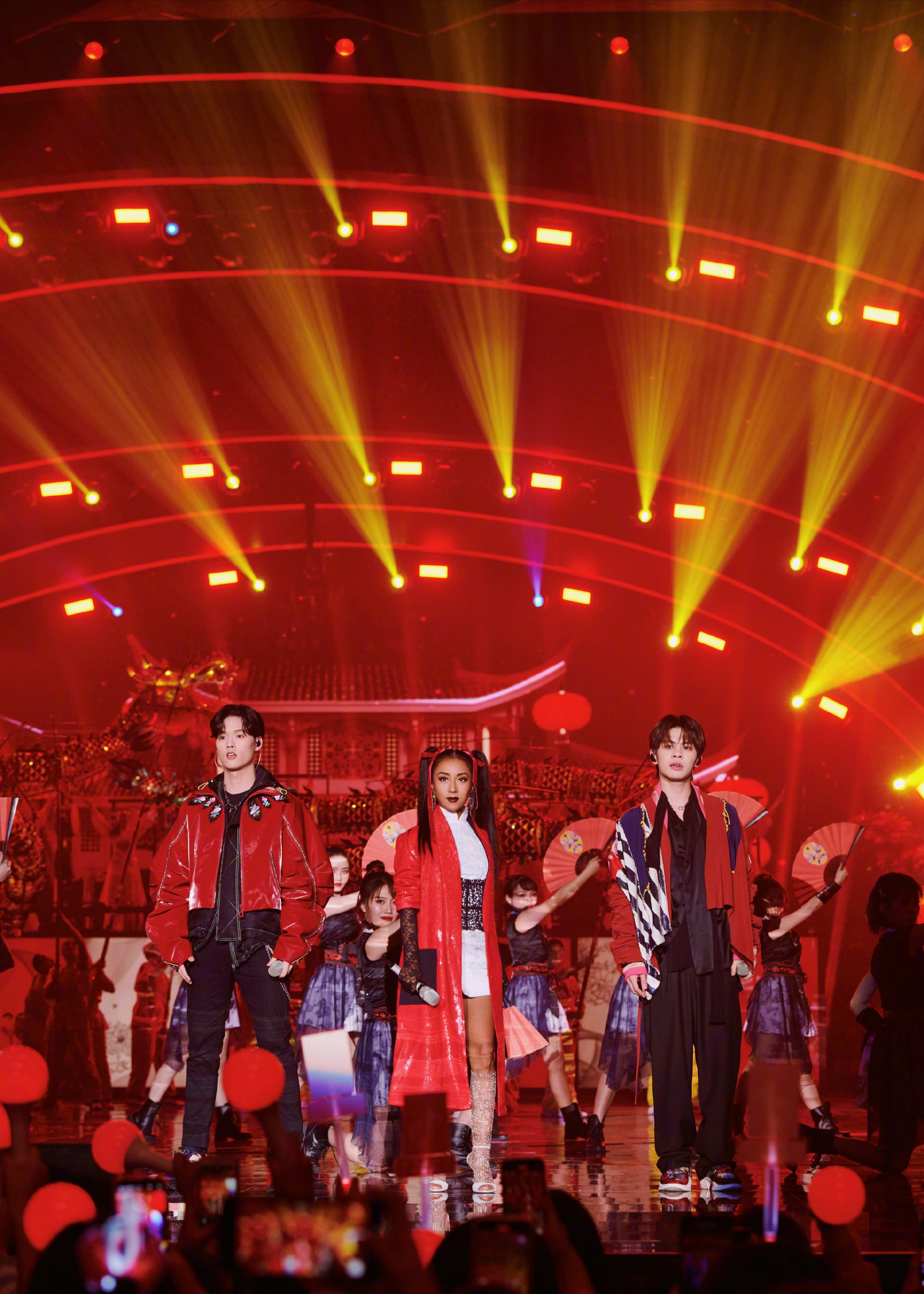 吉克隽逸长发高马尾,吉克隽逸双麻花辫