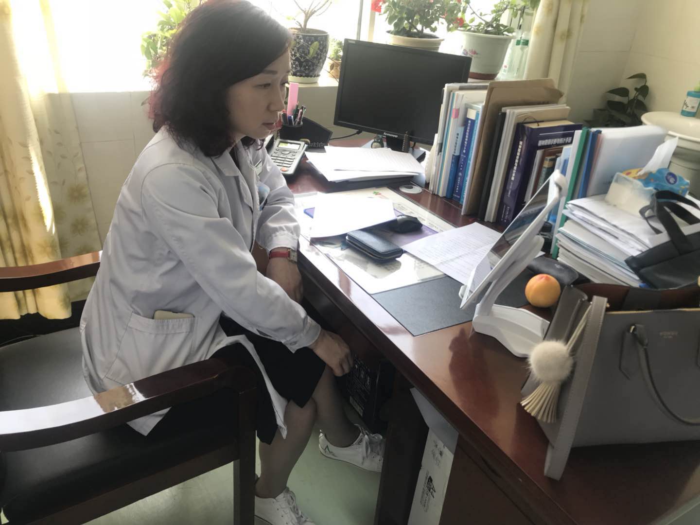 视频问诊+药品配送，患者足不出户就看上*疆新**这家医院大专家