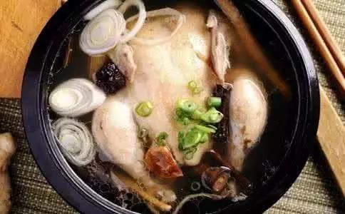 女性经期鸽子汤怎么炖好吃,女性吃鸽子汤好还是乌鸡汤好