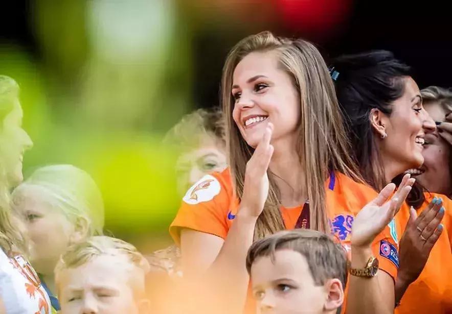 浣犺涪鐞冪殑鏍峰瓙鐪熺編浣滄枃,濮戝浣犲璺戠殑鏍峰瓙鐪熺編鍙ュ瓙