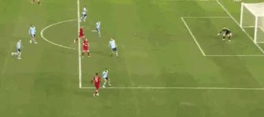 菲尔米诺11年进球,菲尔米诺射门时候不看球