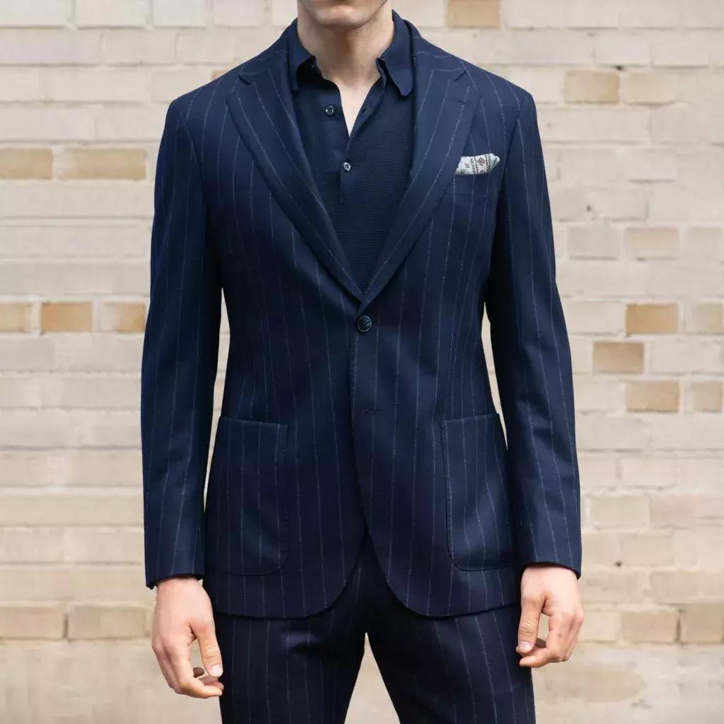 女生什么样的西装才算合身,女士西装肩宽怎样才算合身