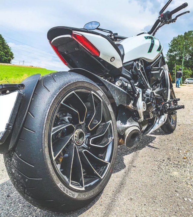 杜卡迪大魔鬼是巡航车还是街车,杜卡迪大魔鬼系列后座