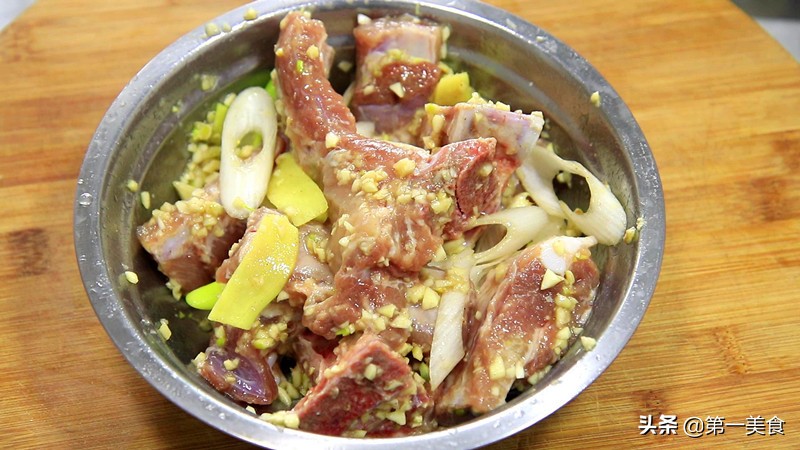 许鼎盛焦香排骨的做法,排骨最火的吃法