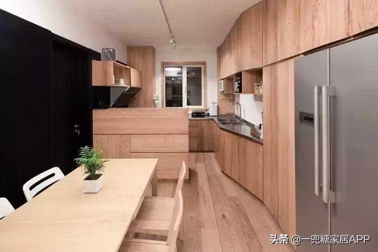 木地板怎么选和瓷砖好搭配,强化木地板好还是实木复合的好呀