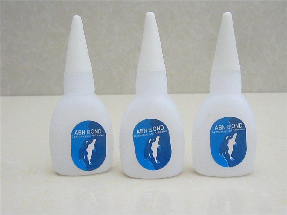 4岁孩子误吃502胶水，90后母亲的“急救办法”，连医生都点赞