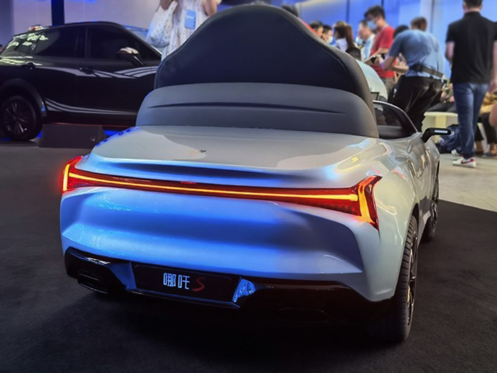 小孩子们有福了！哪吒魔童版上市，敞篷单座，真皮座椅，售2999元