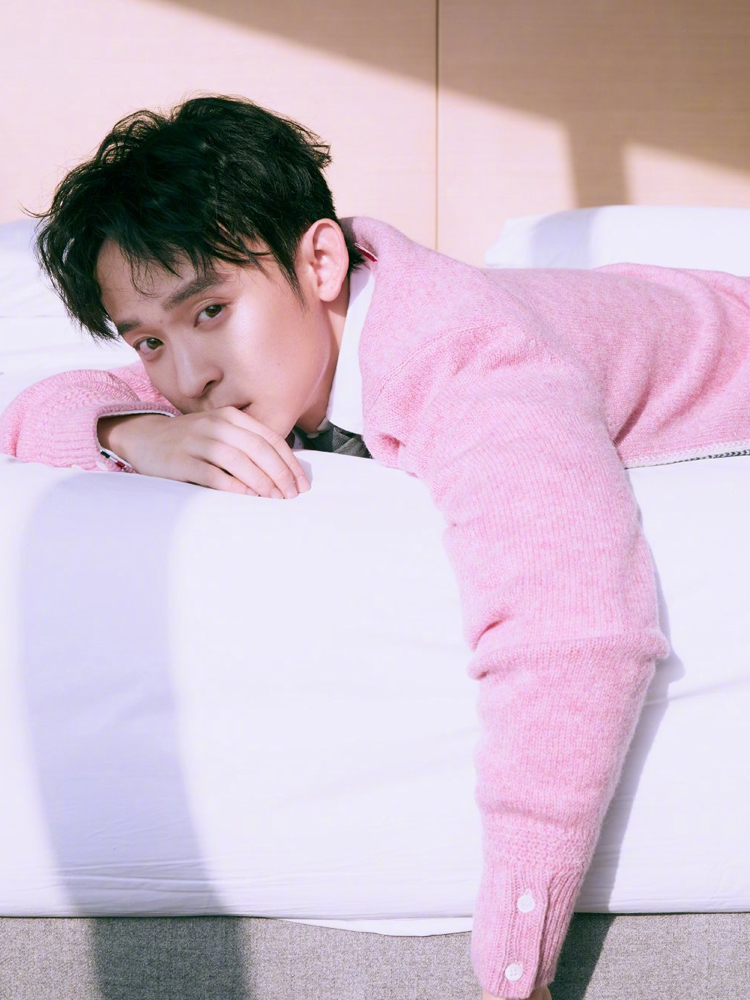 董子健庆生视频,董子健为孙怡庆生