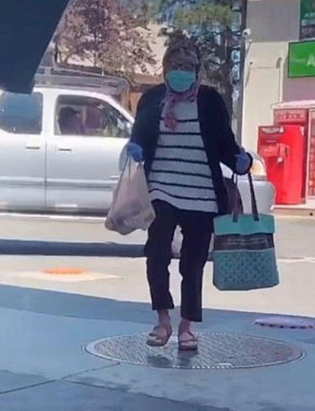 英国青年戴口罩不为防疫，钻空子扮老人买酒，视频走红网络遭跟风