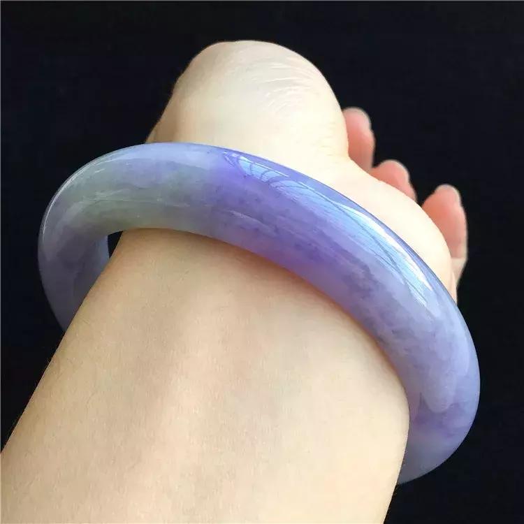 送礼品翡翠,有什么适合送礼的翡翠款式