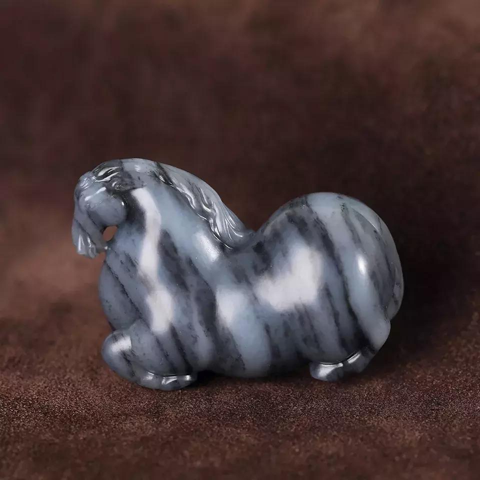 水墨意境和田玉青花籽料原石欣赏,银沙青花墨玉