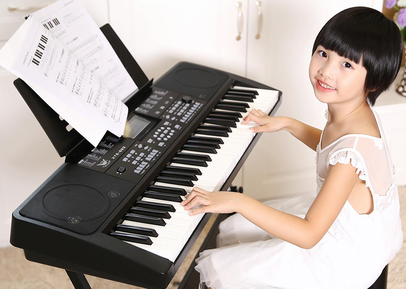 怎么弹出好听的曲子电子琴,怎样用电子琴弹出好听的曲子