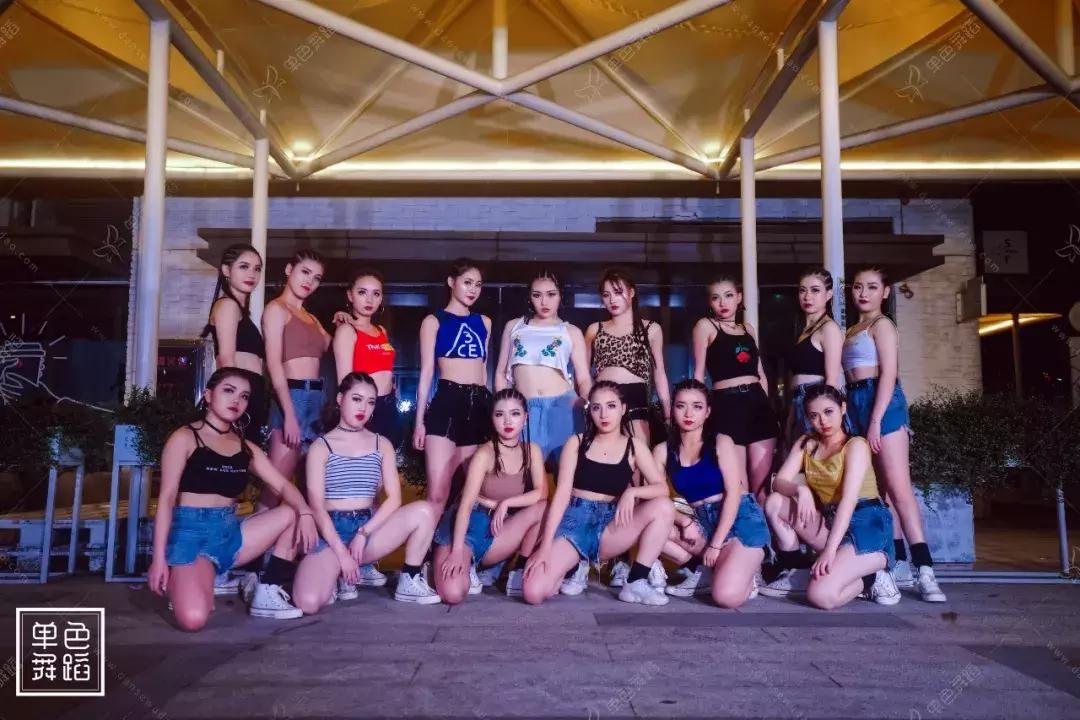 总有习惯性的小动作是怎么回事,老是有小动作是什么病