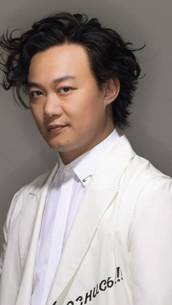 余文乐和陈奕迅,陈奕迅与阿迪解约评论