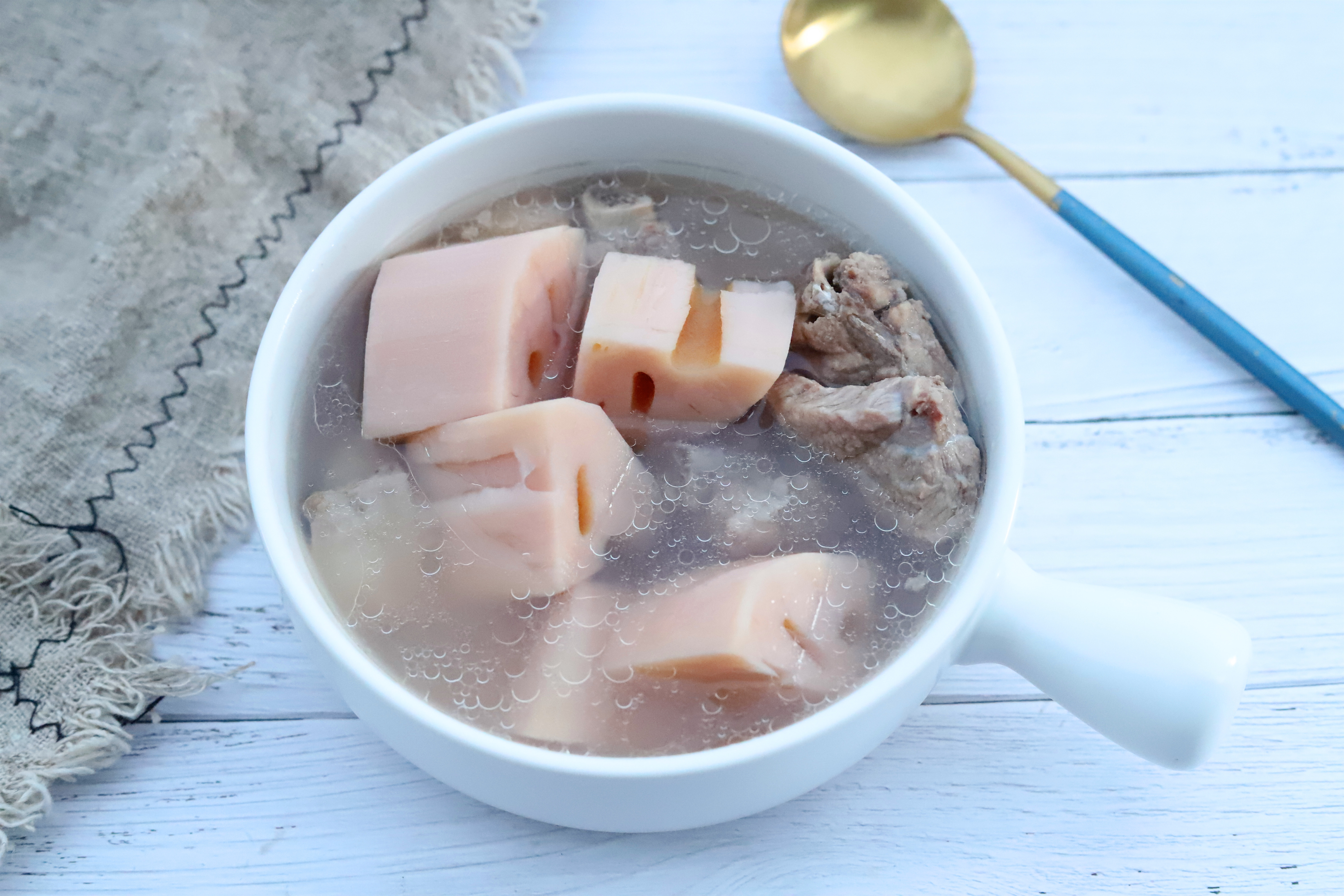 秋天多喝这个汤，宁心安神，香糯可口，营养美味不上火